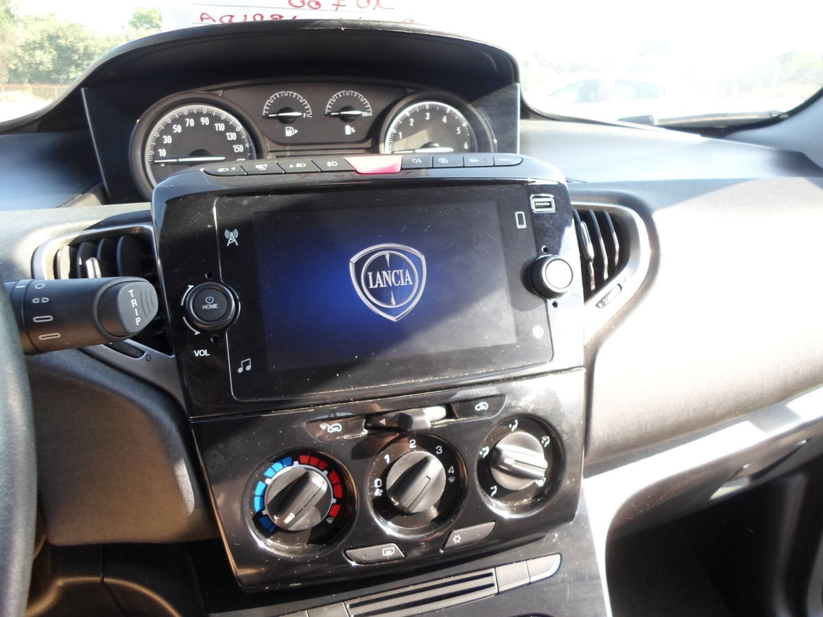 Lancia Ypsilon 1.0 FireFly 5 porte S&S Hybrid Gold Plus (18)