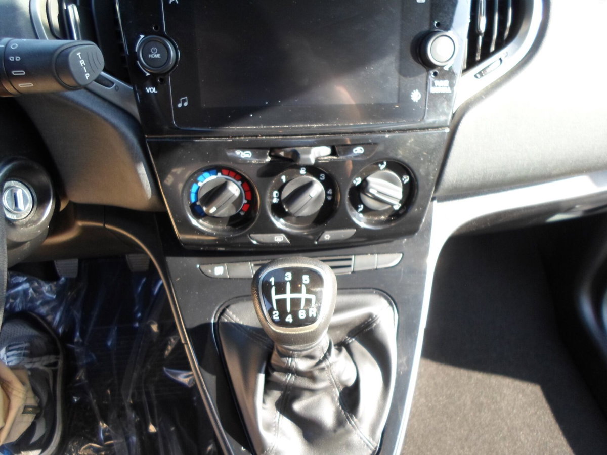 Lancia Ypsilon 1.0 FireFly 5 porte S&S Hybrid Gold Plus (19)