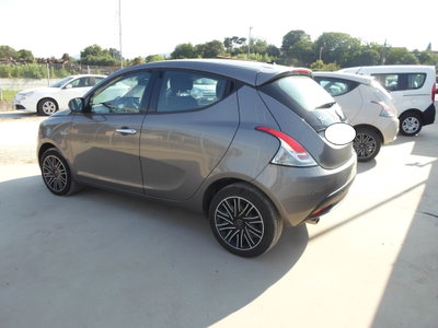 Lancia Ypsilon 1.0 FireFly 5 porte S&S Hybrid Gold Plus (5)