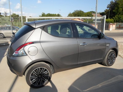 Lancia Ypsilon 1.0 FireFly 5 porte S&S Hybrid Gold Plus (7)