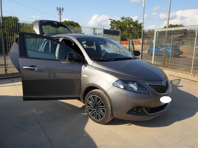 Lancia Ypsilon 1.0 FireFly 5 porte S&S Hybrid Gold Plus (8)