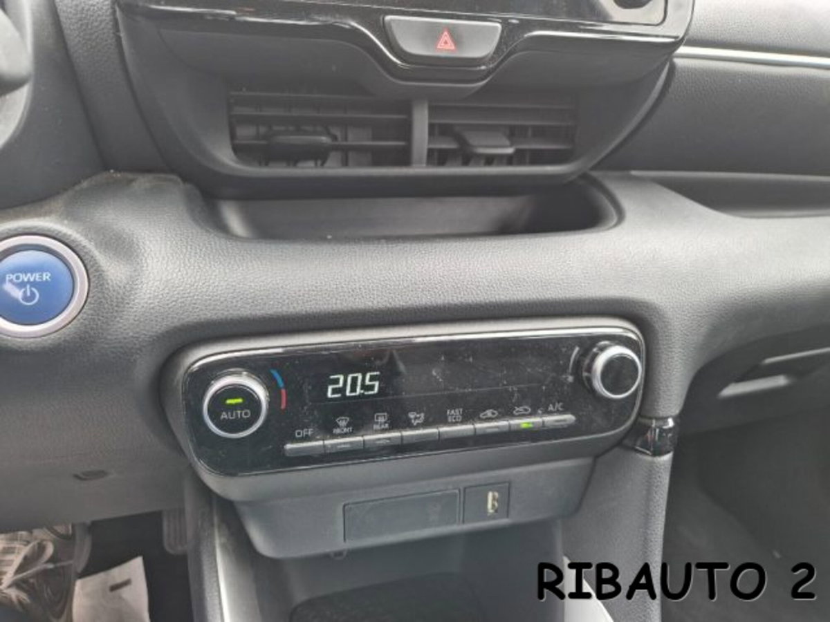 Toyota Yaris 1.5 Hybrid 5 porte Trend (17)