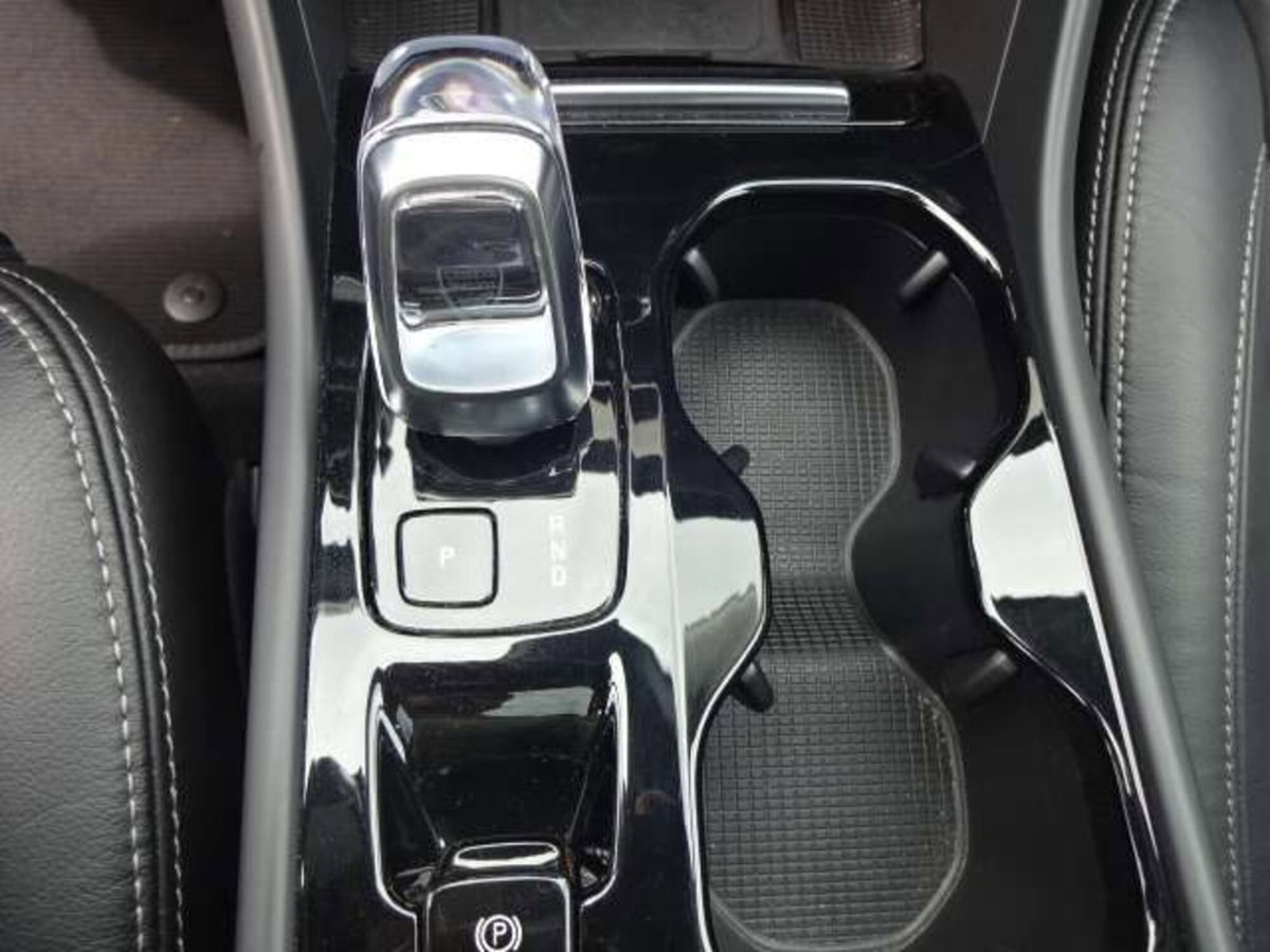 Volvo XC40 B3 automatico Ultimate Bright (13)