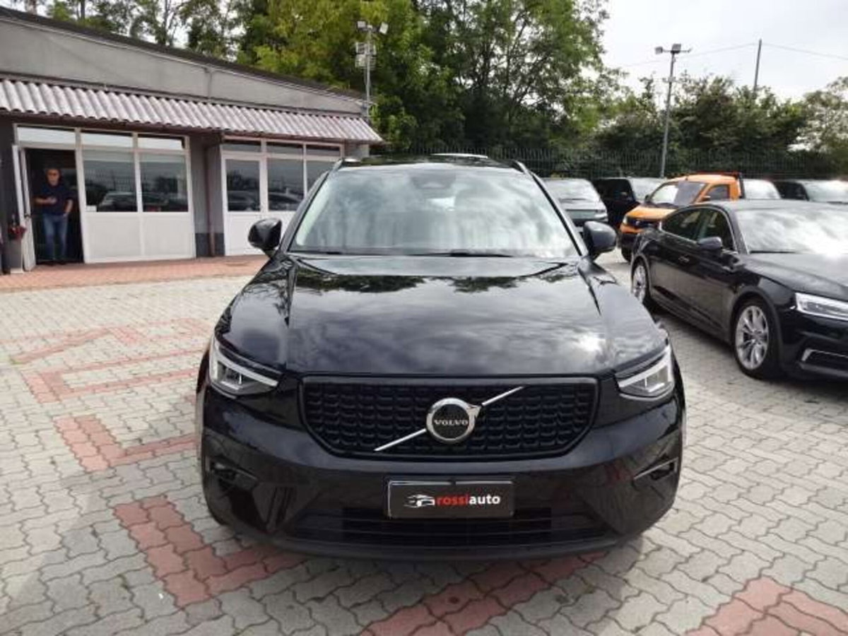 Volvo XC40 B3 automatico Ultimate Bright (2)