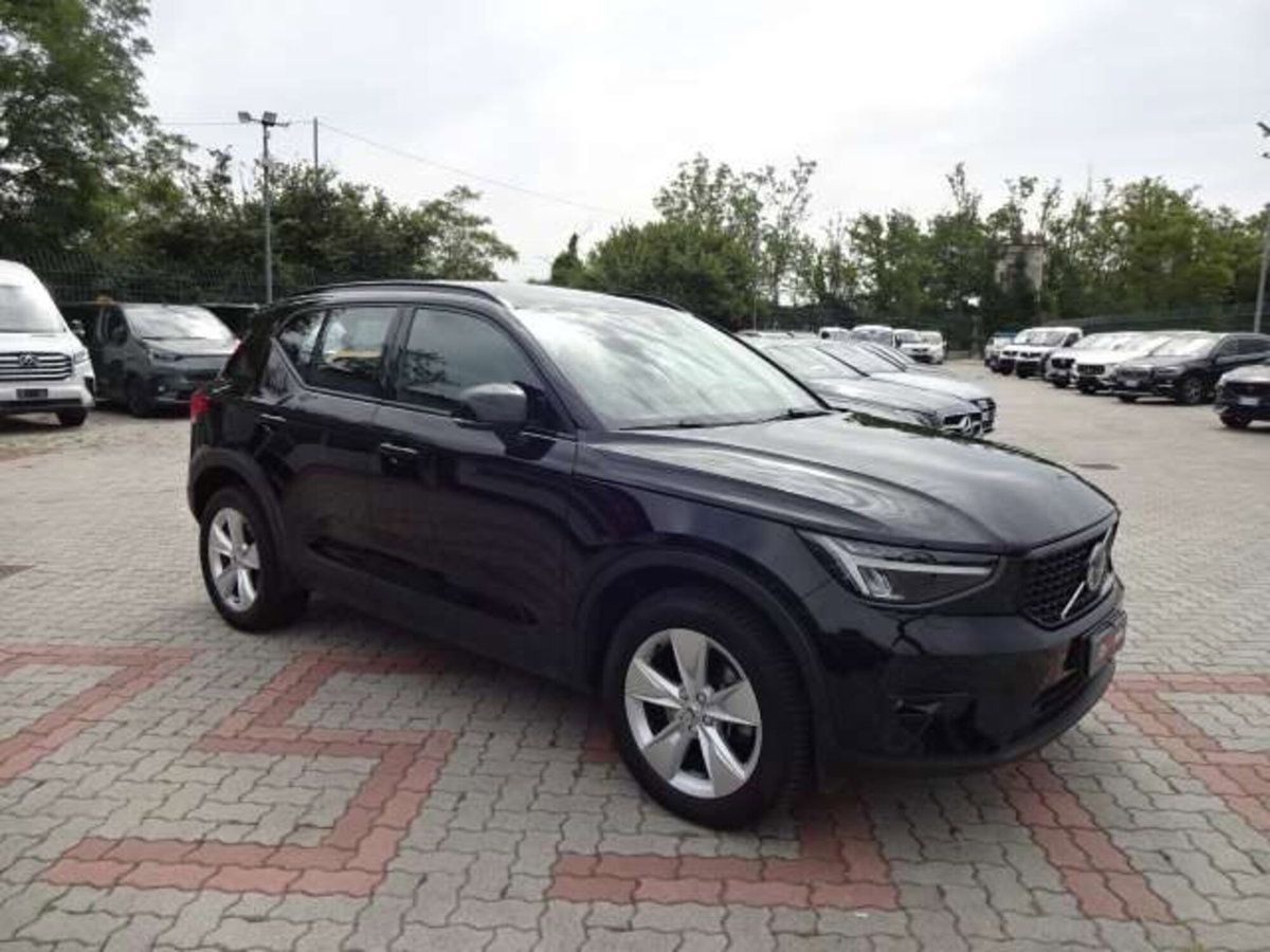 Volvo XC40 B3 automatico Ultimate Bright (3)