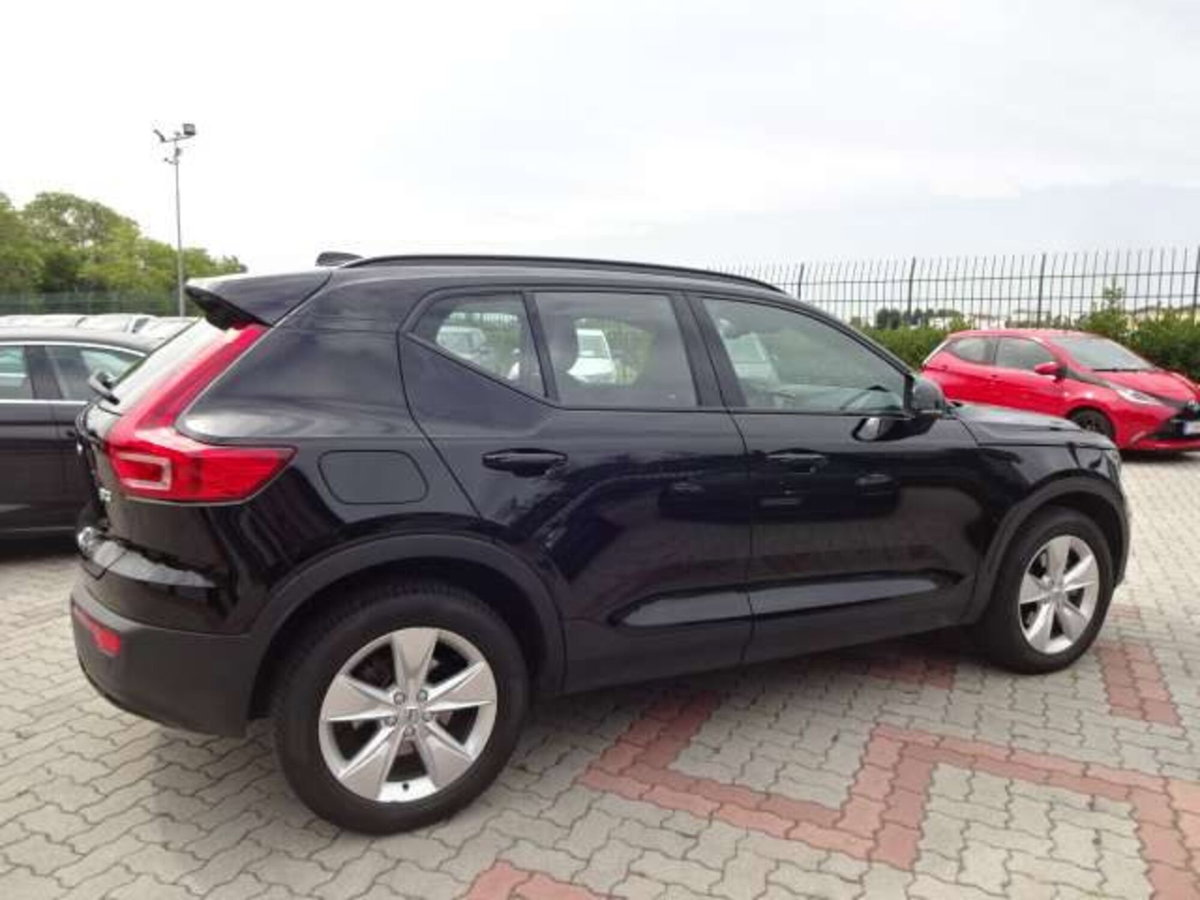Volvo XC40 B3 automatico Ultimate Bright (4)