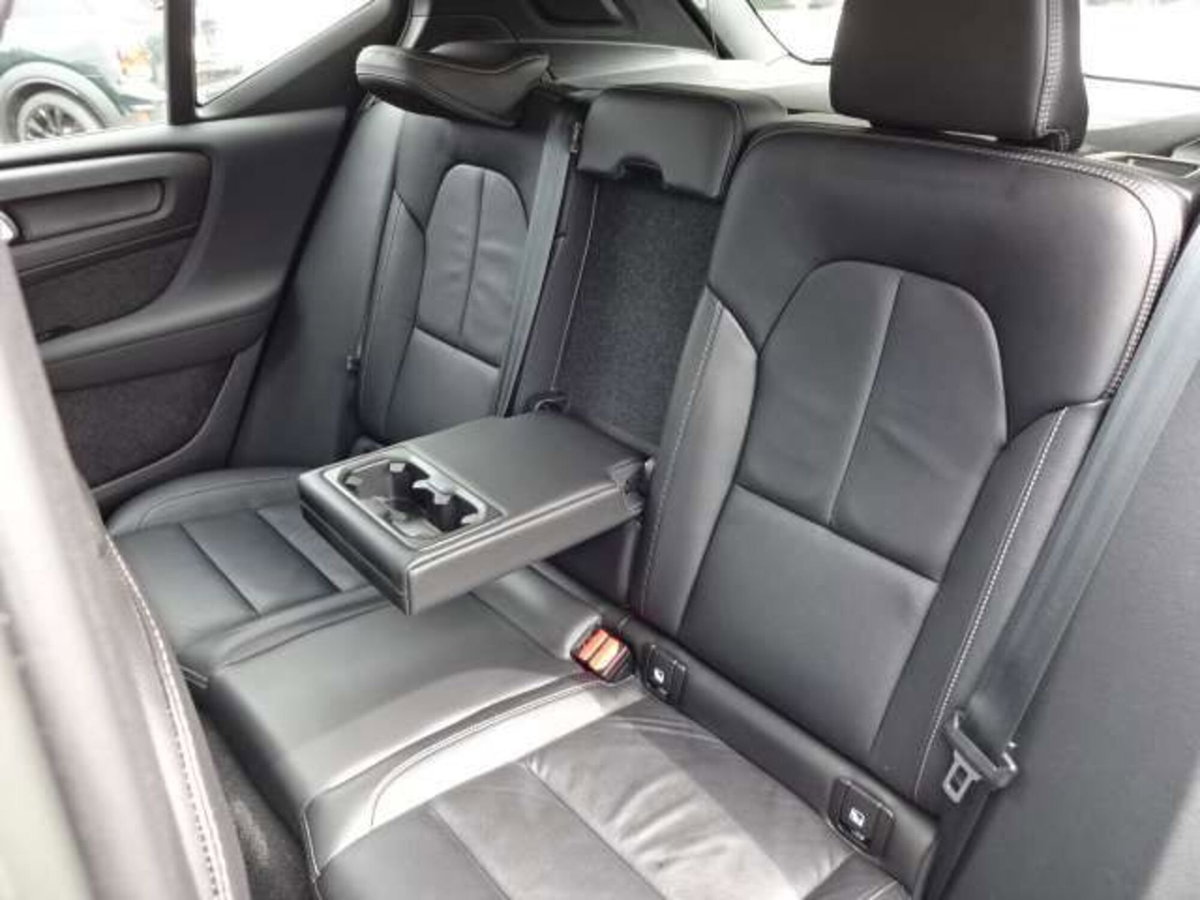 Volvo XC40 B3 automatico Ultimate Bright (9)