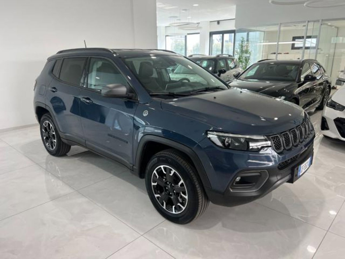 Jeep Compass 1.3 T4 240CV PHEV AT6 4xe Trailhawk (2)