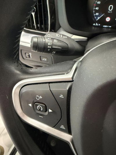Volvo XC60 B4 (d) AWD Geartronic Business Plus (18)