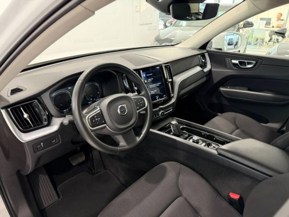 Volvo XC60 B4 (d) AWD Geartronic Business Plus (8)