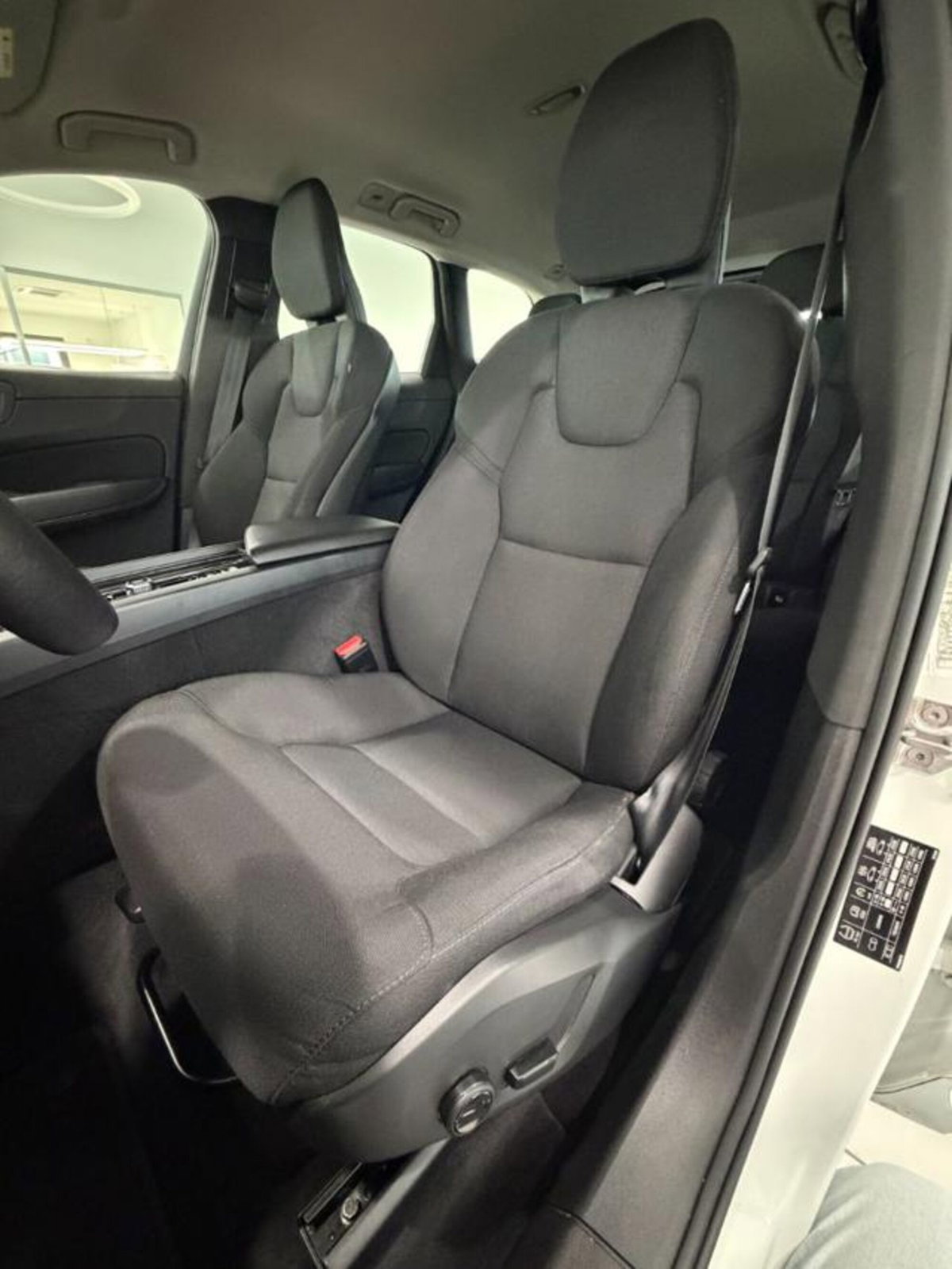 Volvo XC60 B4 (d) AWD Geartronic Business Plus (9)