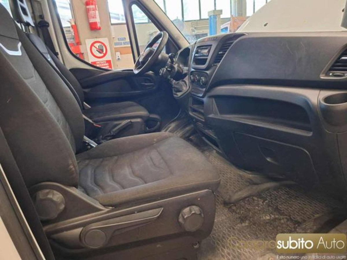 Iveco Daily Furgone 33S16HV 2.3 HPT PC-TN Furgone (4)