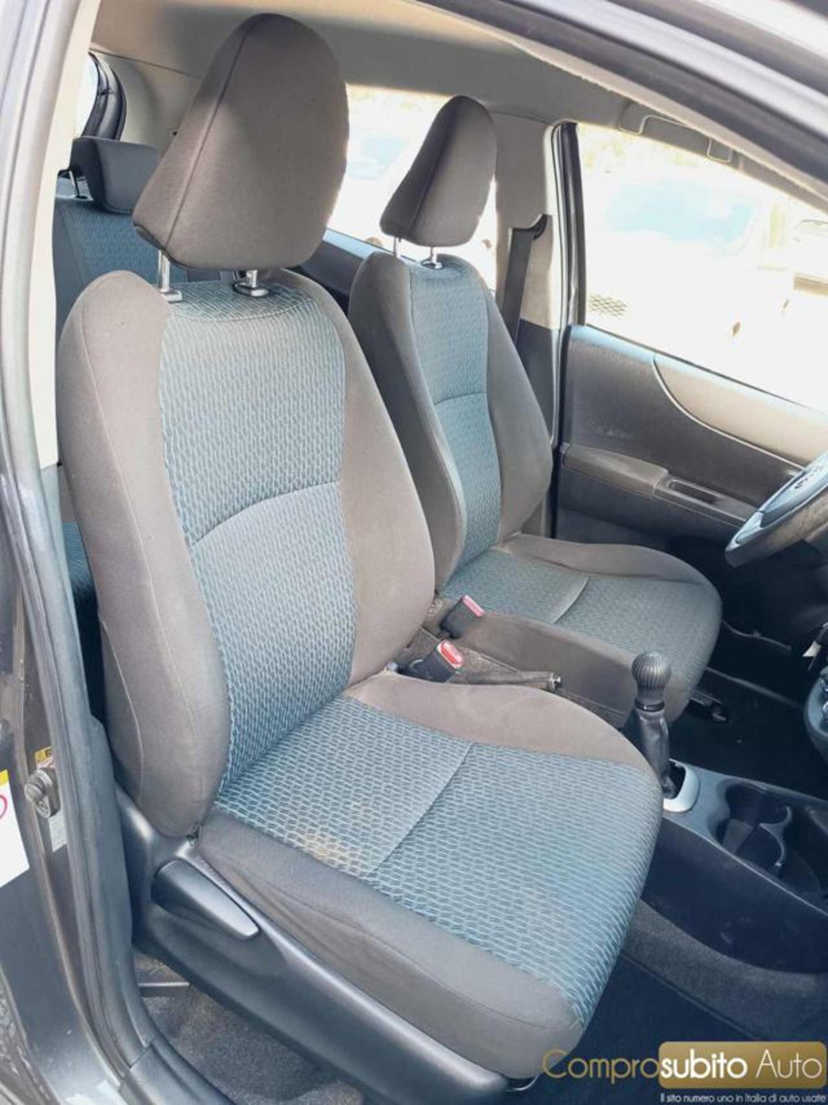 Toyota Yaris 1.0 5 porte (12)