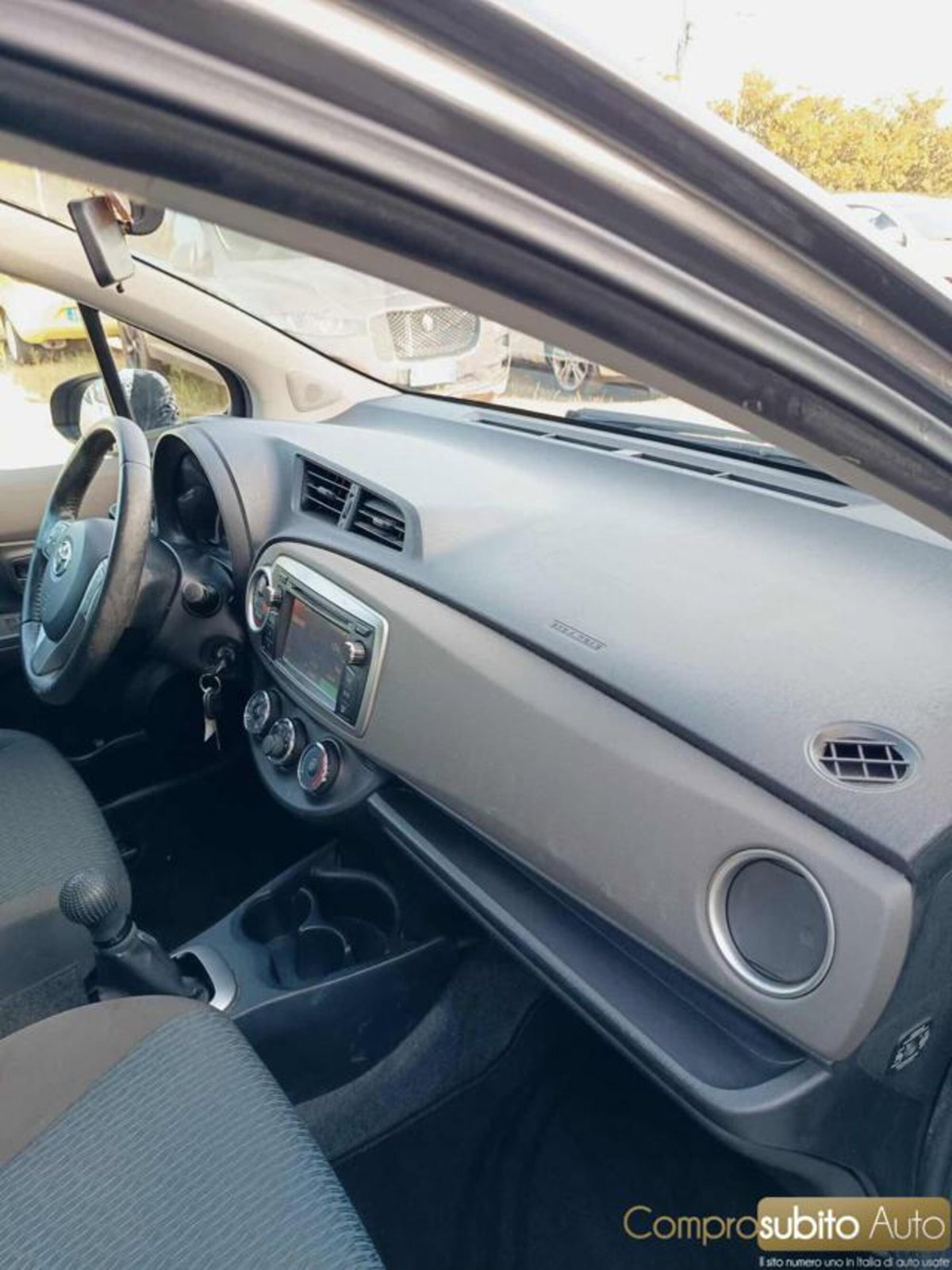 Toyota Yaris 1.0 5 porte (13)