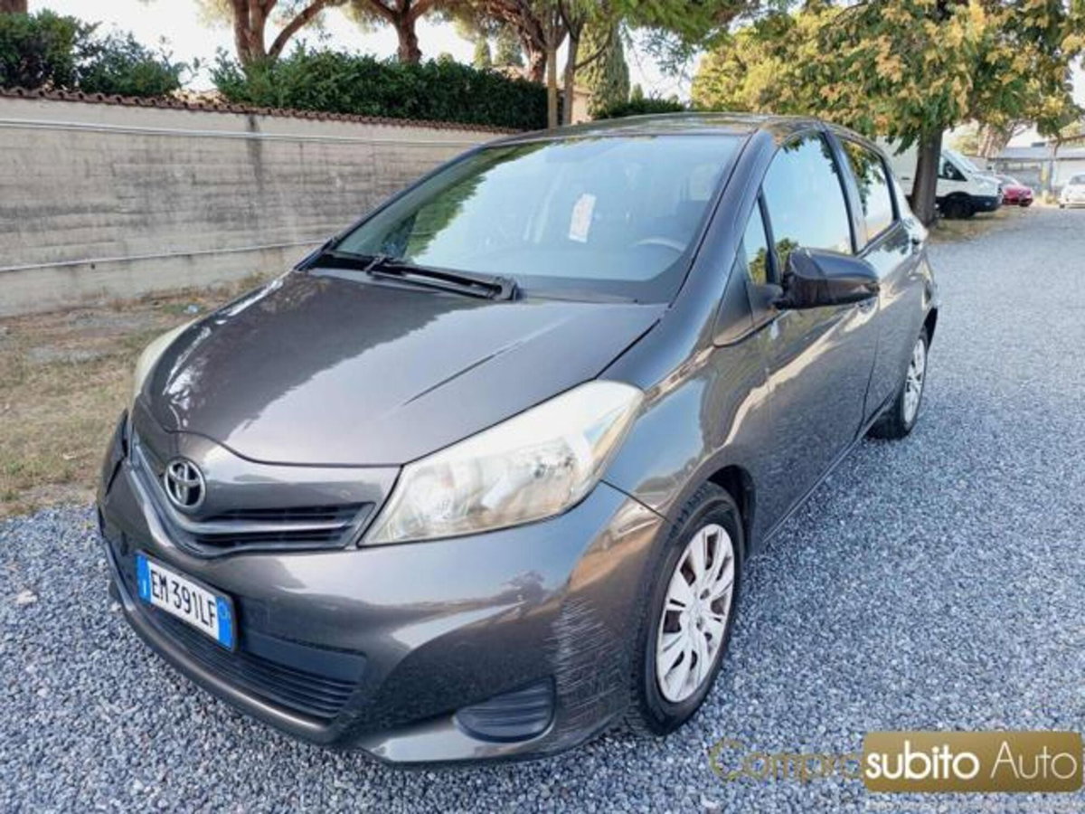 Toyota Yaris 1.0 5 porte (2)