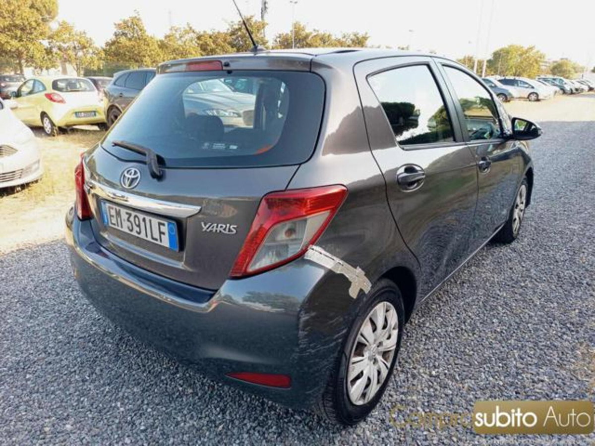 Toyota Yaris 1.0 5 porte (6)