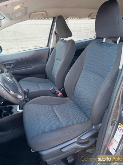 Toyota Yaris 1.0 5 porte (8)