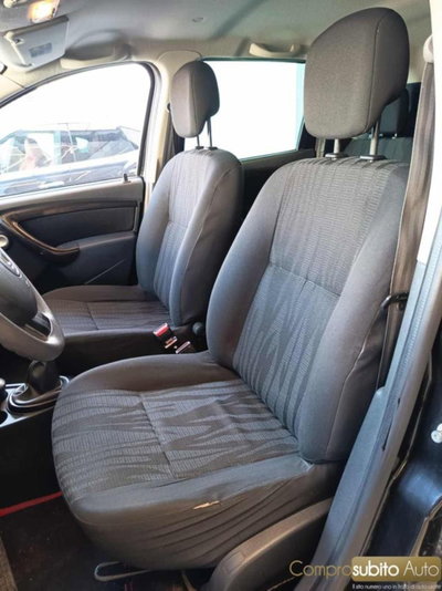 Dacia Duster 1.6 110CV 4x2 Lauréate (13)