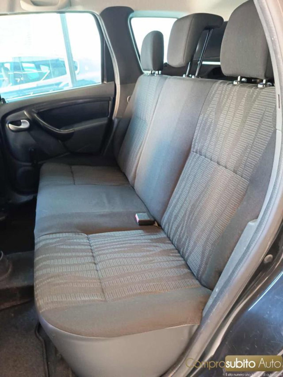 Dacia Duster 1.6 110CV 4x2 Lauréate (14)