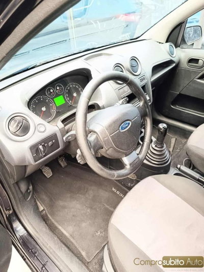 Ford Fiesta 1.2 16V 3p. Titanium (12)