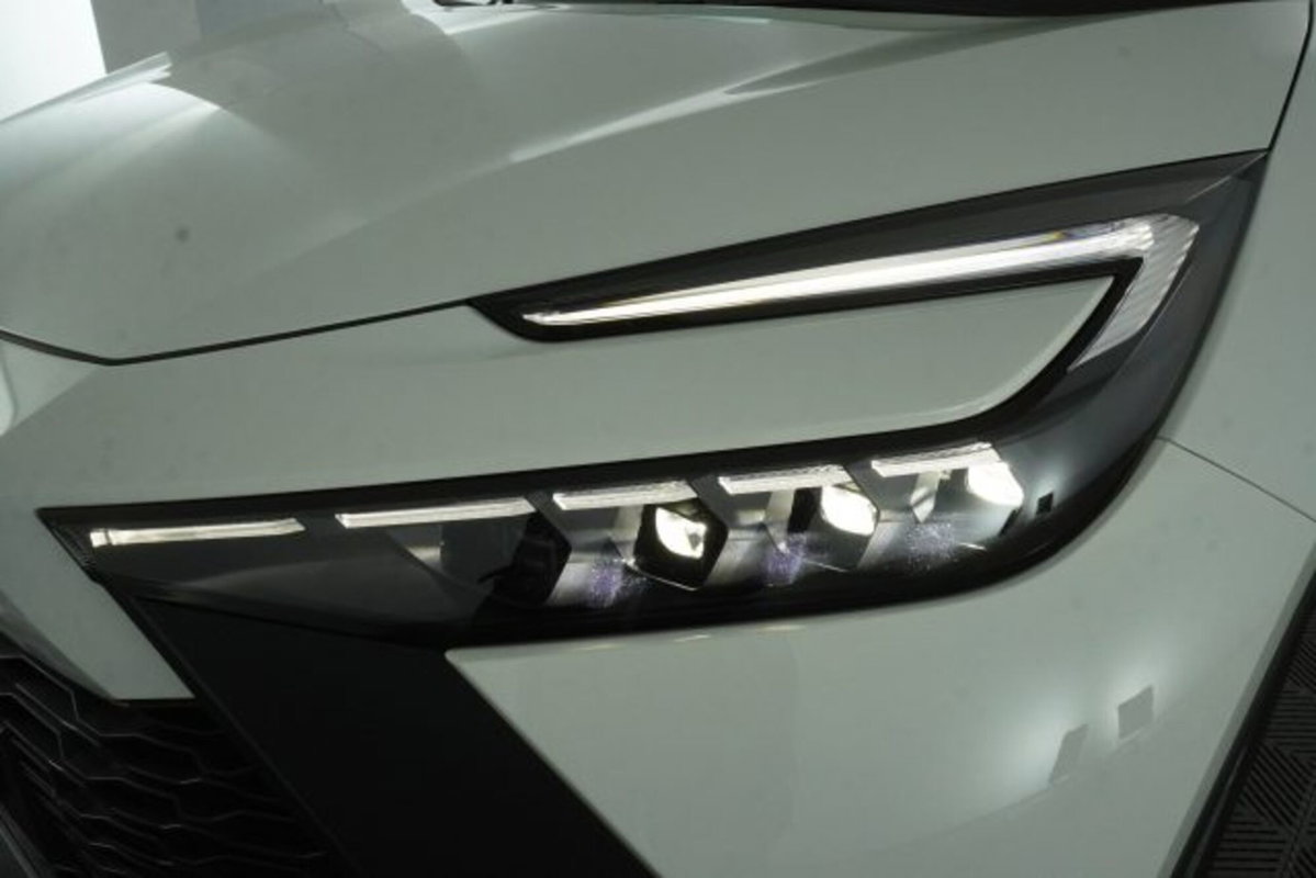 Toyota Toyota C-HR 1.8 hv Lounge fwd e-cvt (16)