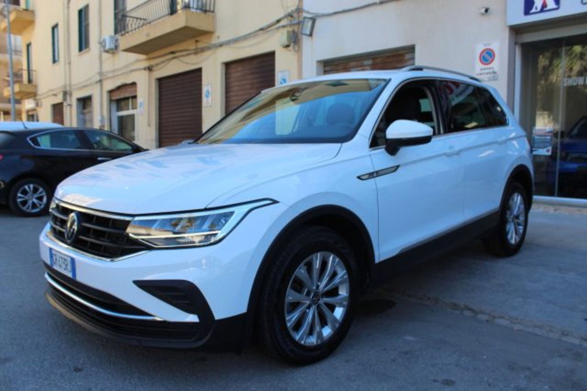 Volkswagen Tiguan 2.0 TDI 150 CV SCR DSG 4MOTION R-Line (2)