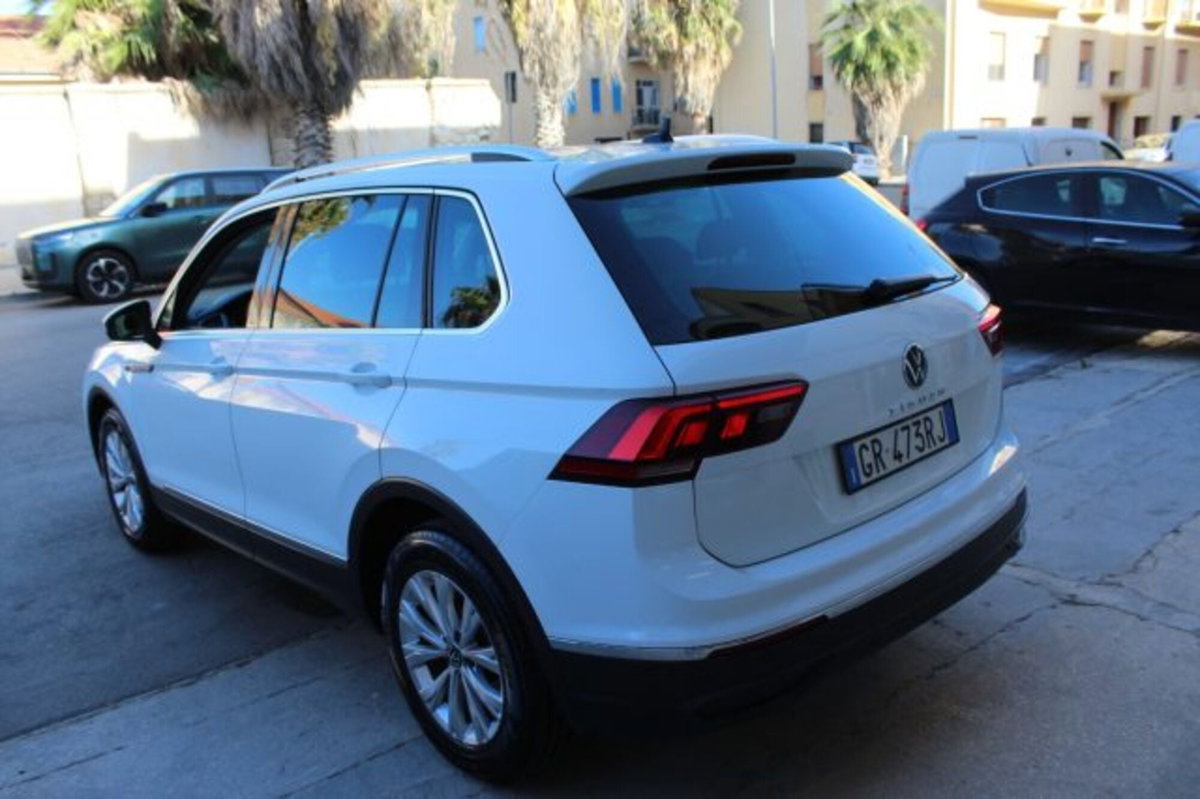 Volkswagen Tiguan 2.0 TDI 150 CV SCR DSG 4MOTION R-Line (3)