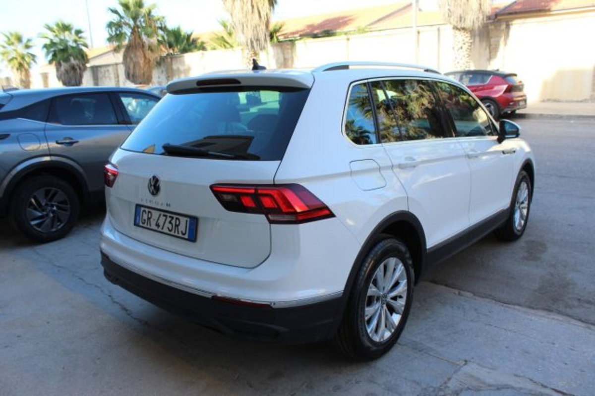 Volkswagen Tiguan 2.0 TDI 150 CV SCR DSG 4MOTION R-Line (4)