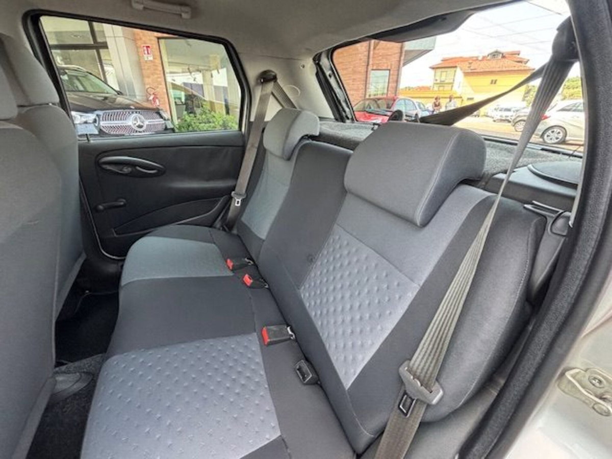 Fiat Punto 1.2 5 porte Dynamic (10)
