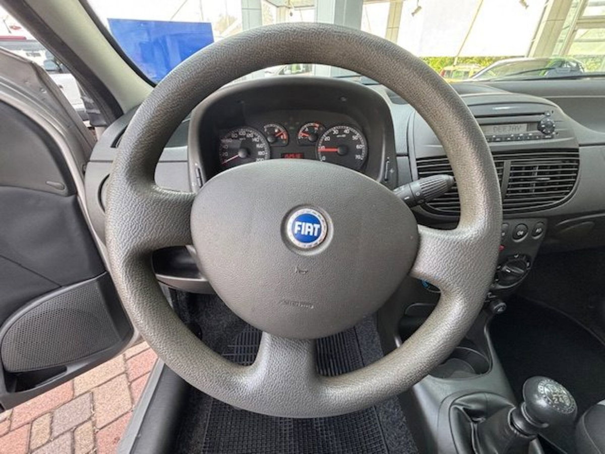 Fiat Punto 1.2 5 porte Dynamic (11)