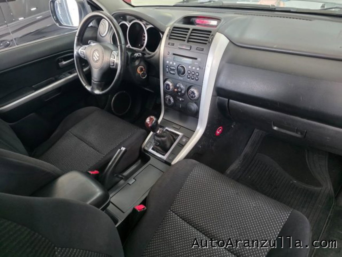 Suzuki Grand Vitara 1.9 DDiS 5 porte Crossover (11)
