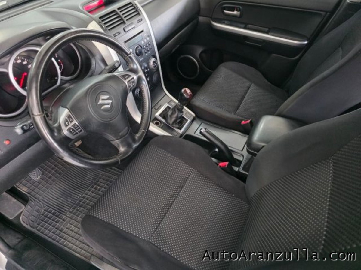 Suzuki Grand Vitara 1.9 DDiS 5 porte Crossover (12)