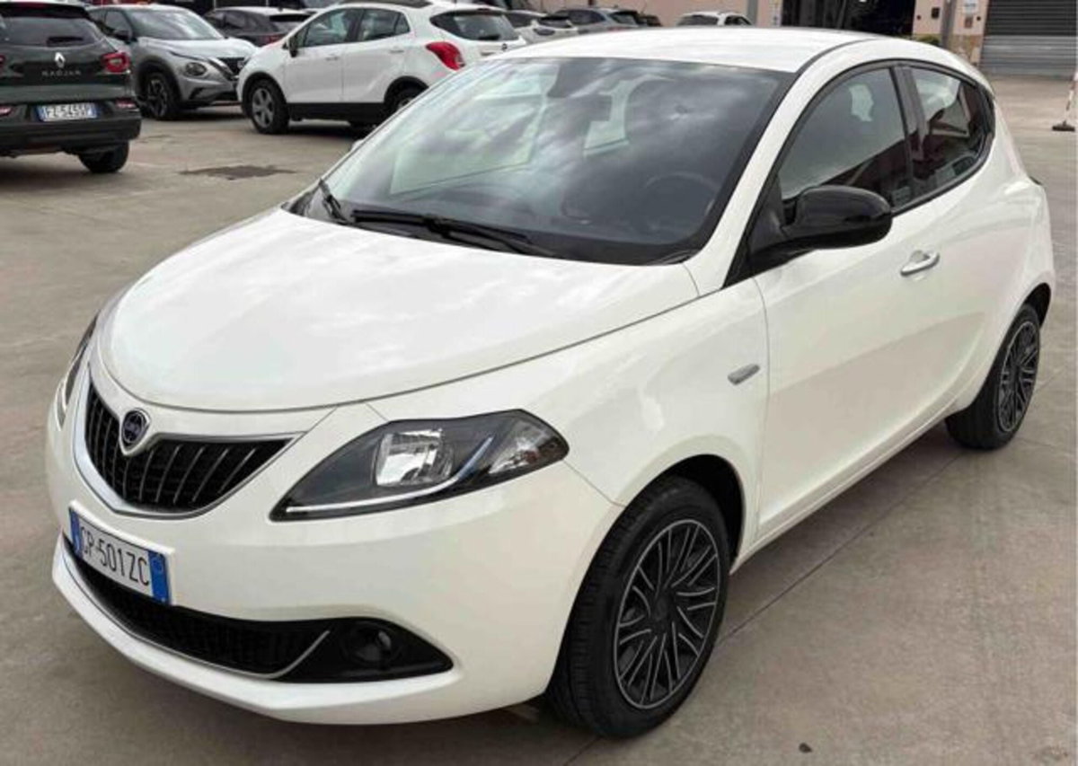 Lancia Ypsilon 1.0 FireFly 5 porte S&S Hybrid Gold Plus