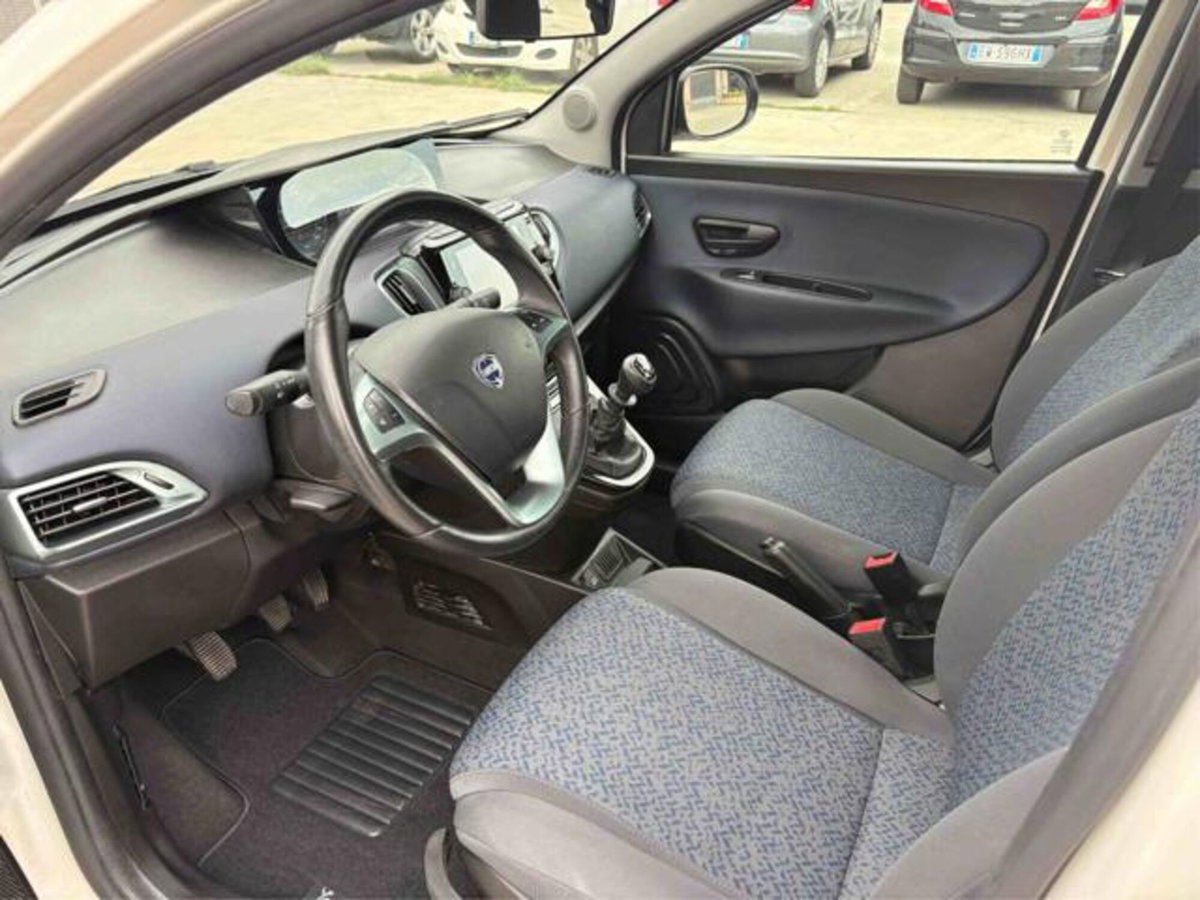 Lancia Ypsilon 1.0 FireFly 5 porte S&S Hybrid Gold Plus (11)