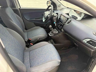 Lancia Ypsilon 1.0 FireFly 5 porte S&S Hybrid Gold Plus (13)