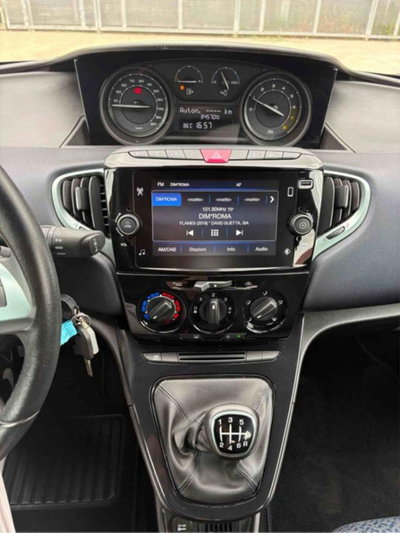 Lancia Ypsilon 1.0 FireFly 5 porte S&S Hybrid Gold Plus (16)