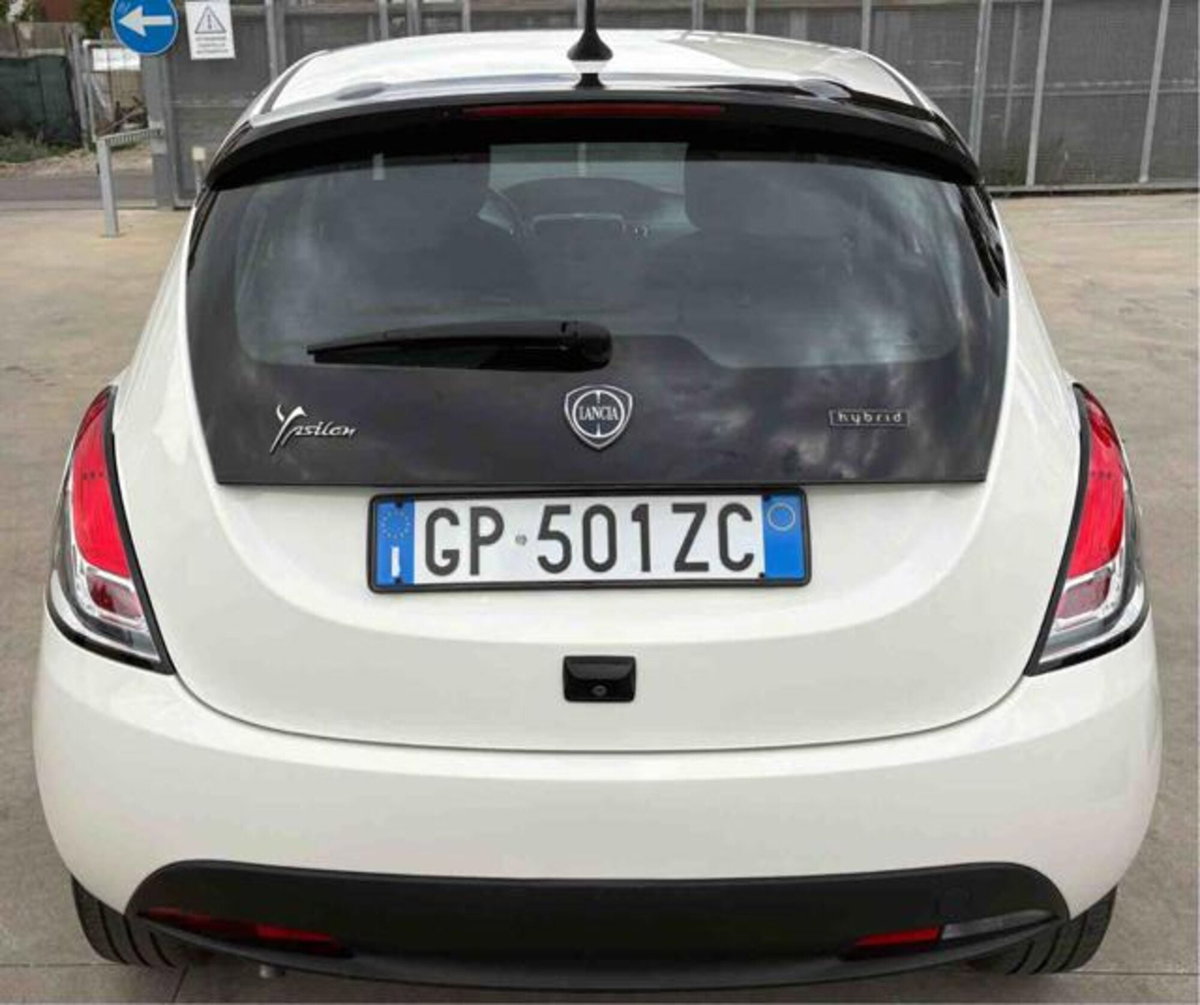 Lancia Ypsilon 1.0 FireFly 5 porte S&S Hybrid Gold Plus (4)