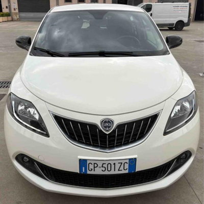 Lancia Ypsilon 1.0 FireFly 5 porte S&S Hybrid Gold Plus (8)