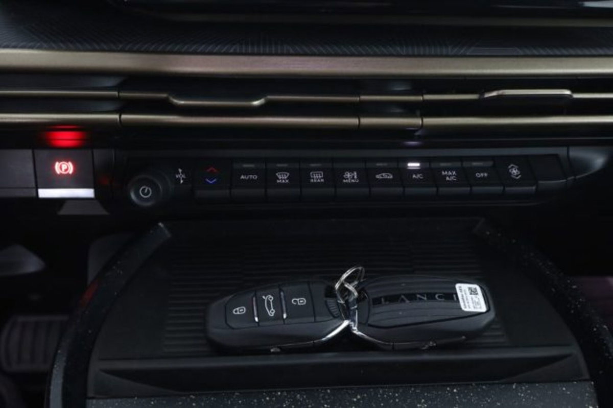 Lancia Ypsilon 1.2 LX 100cv (13)