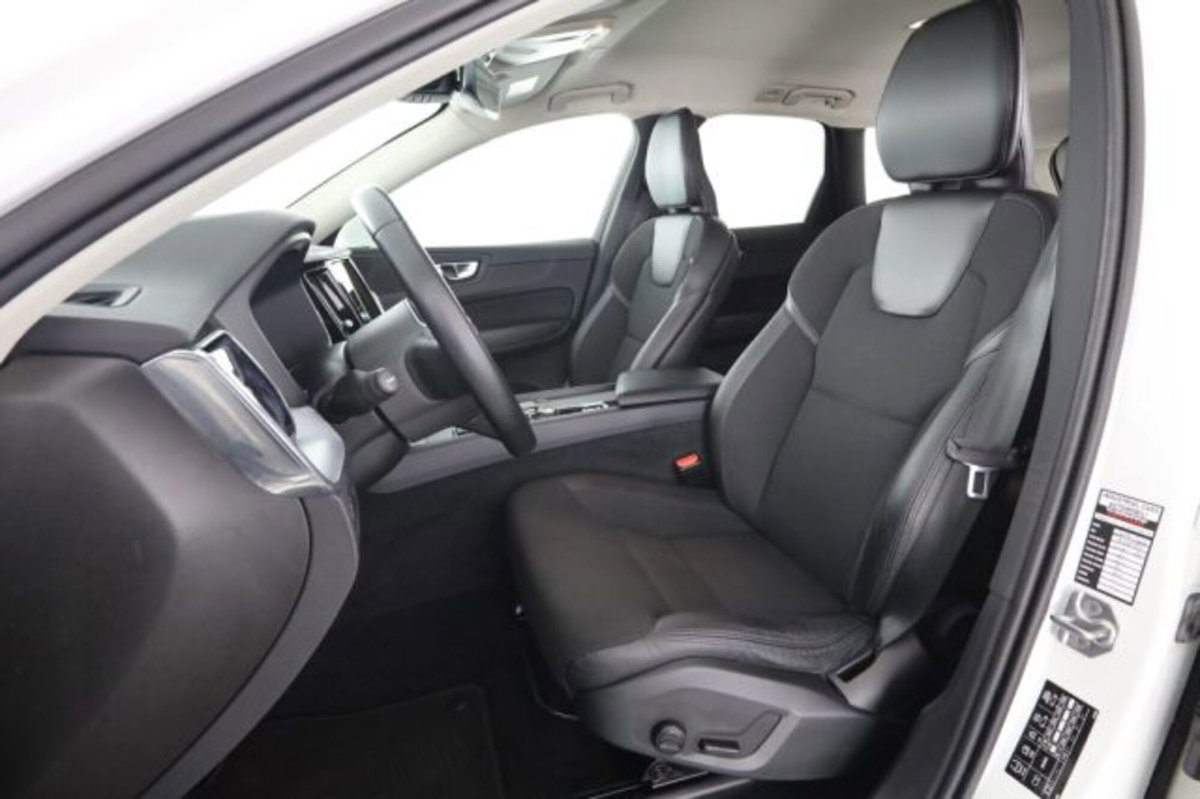 Volvo XC60 B4 Geartronic Momentum Pro (2)