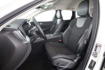 Volvo XC60 B4 Geartronic Momentum Pro (2)