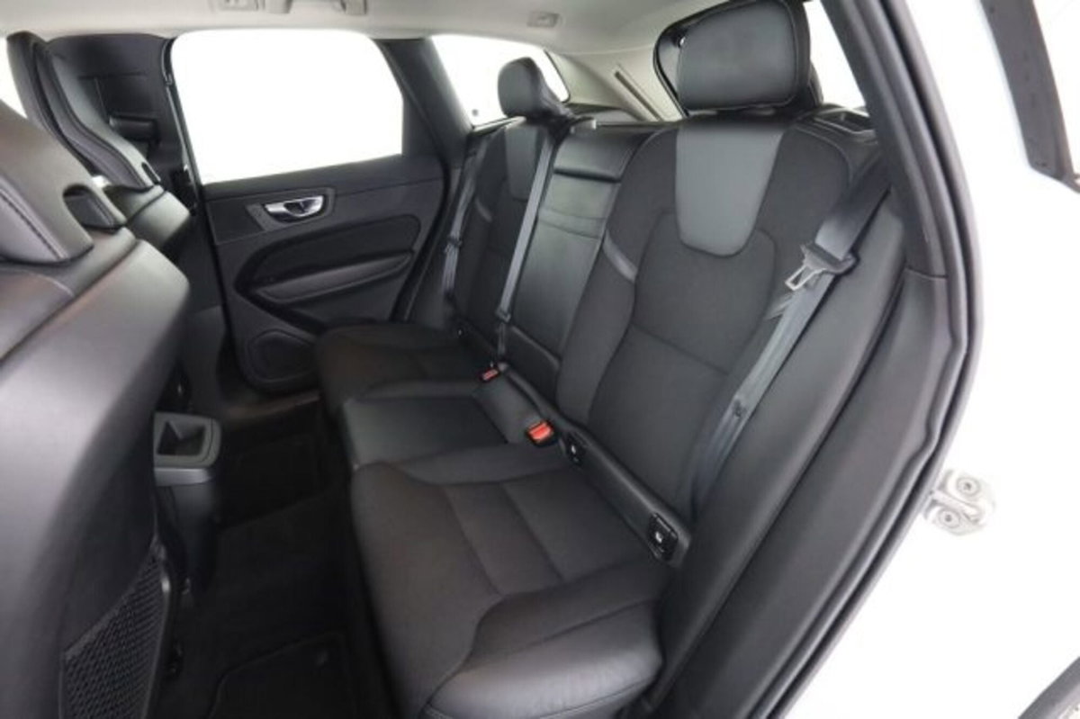 Volvo XC60 B4 Geartronic Momentum Pro (3)