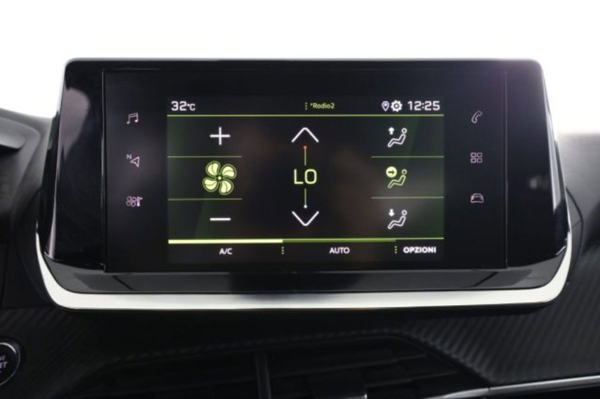Peugeot 2008 BlueHDi 130 S&S EAT8 Allure Pack (11)