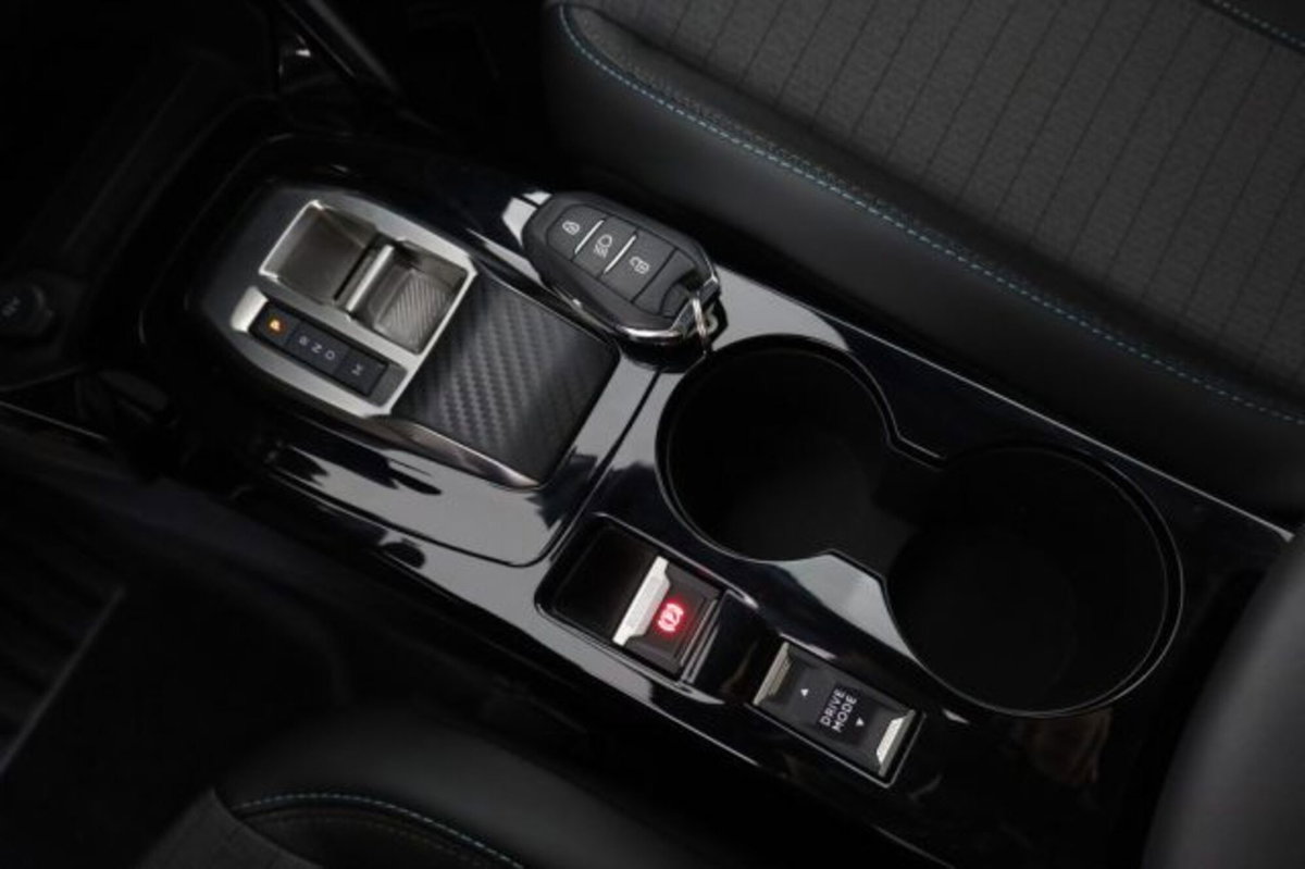 Peugeot 2008 BlueHDi 130 S&S EAT8 Allure Pack (12)