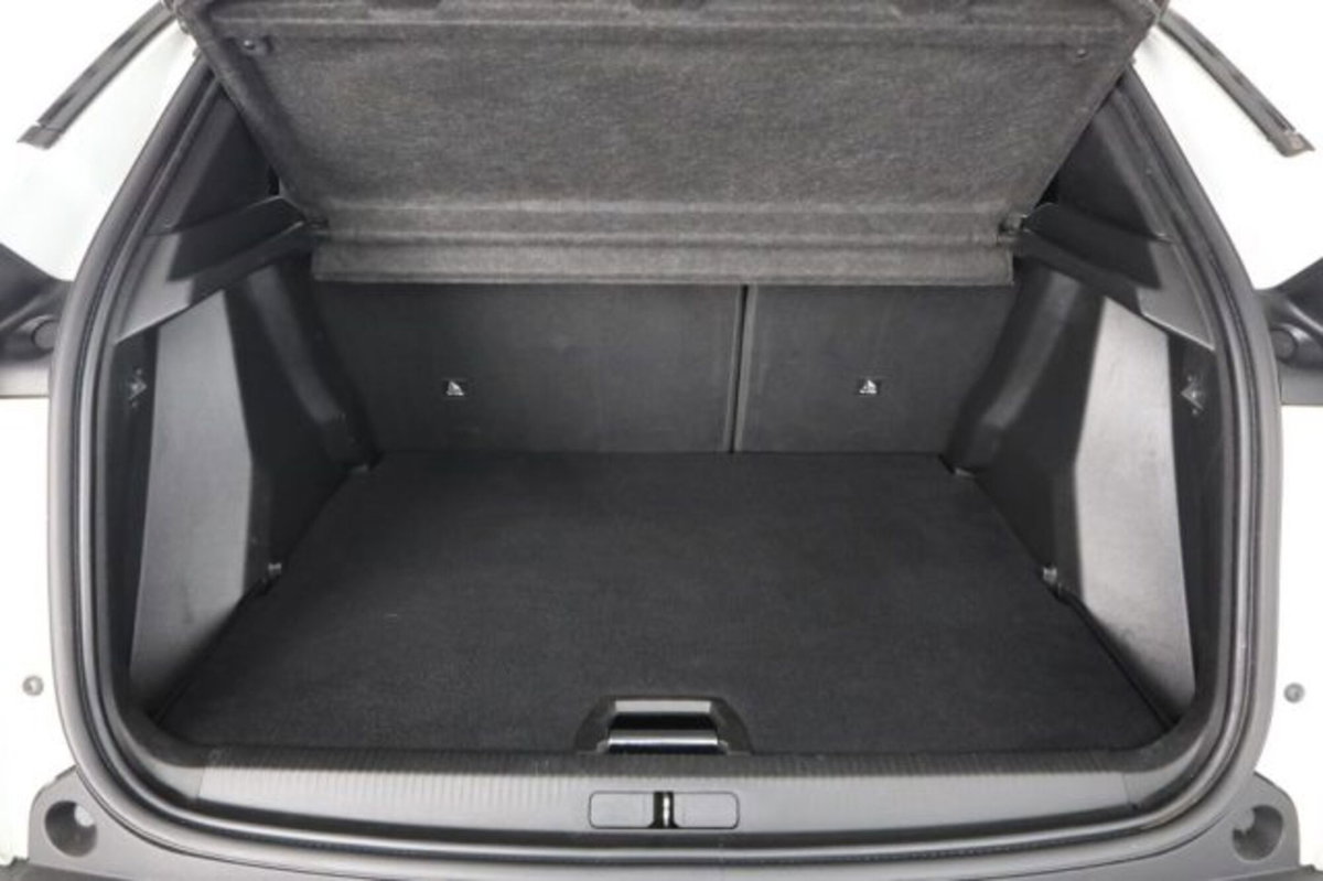 Peugeot 2008 BlueHDi 130 S&S EAT8 Allure Pack (6)