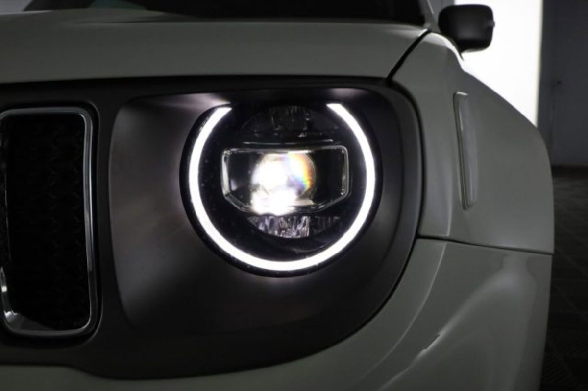 Jeep Renegade 1.3 T4 DDCT Limited (9)