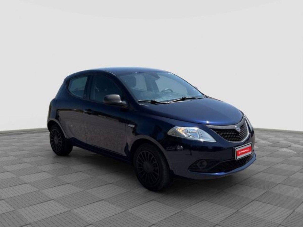 Lancia Ypsilon 1.0 FireFly 5 porte S&S Hybrid Silver Plus (7)