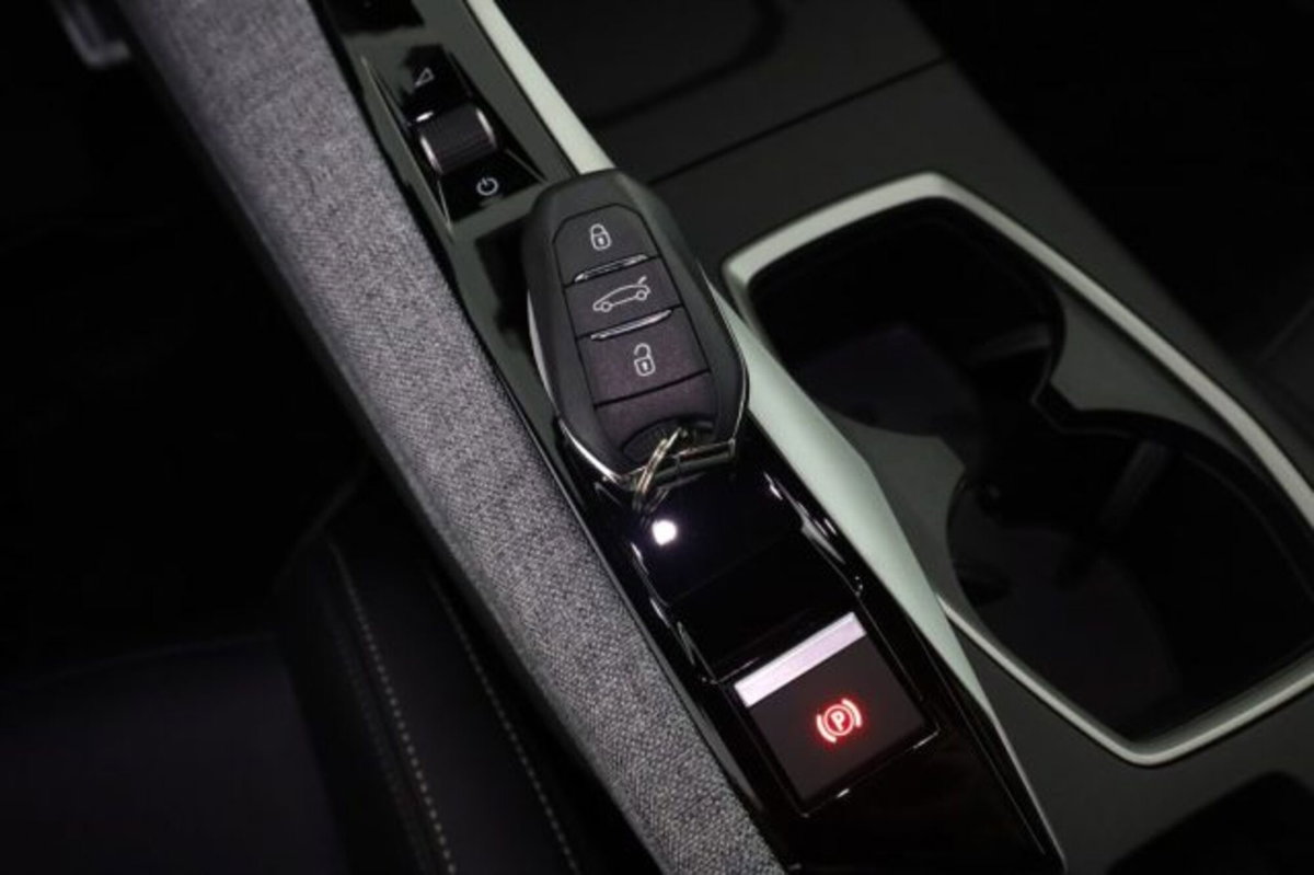 Peugeot 5008 1.2 hybrid GT 145cv 5p.ti e-dcs6 (15)