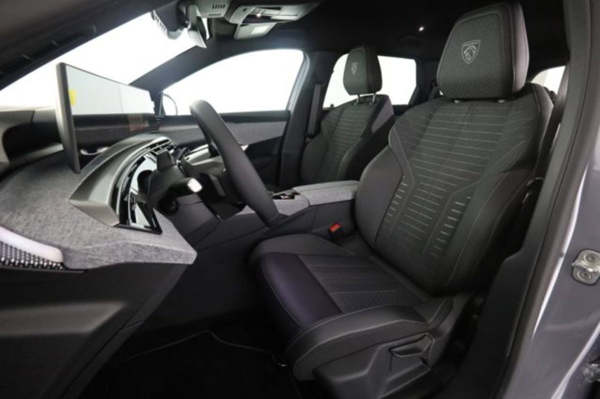 Peugeot 5008 1.2 hybrid GT 145cv 5p.ti e-dcs6 (2)