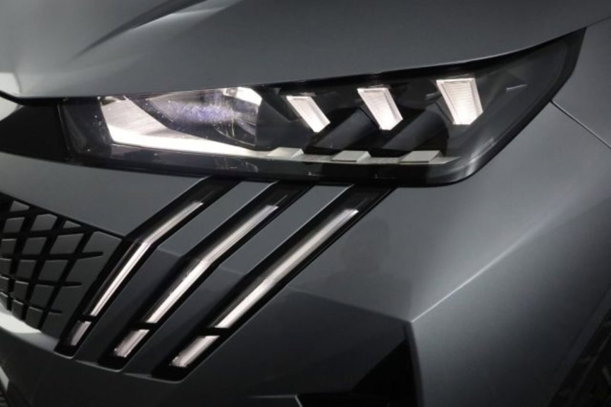 Peugeot 5008 1.2 hybrid GT 145cv 5p.ti e-dcs6 (9)